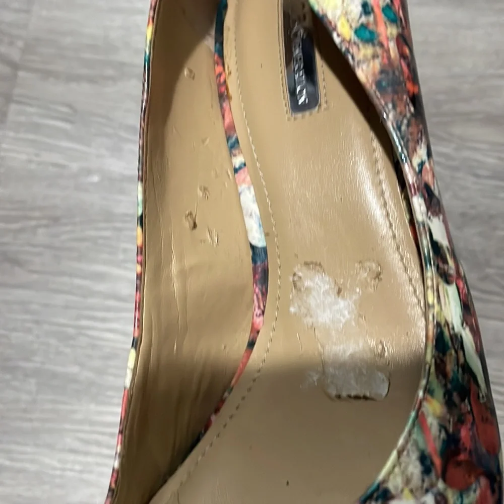 BCBGeneration Floral Close toe Heels - Picture 9 of 11